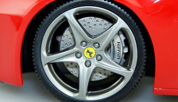 Ferrari FF 1:14 Lizenzfahrzeug
